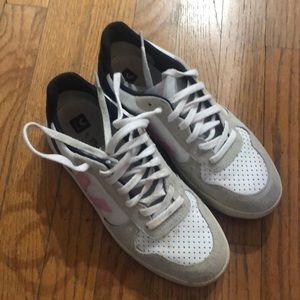 Veja women’s size 7 US sneakers.
